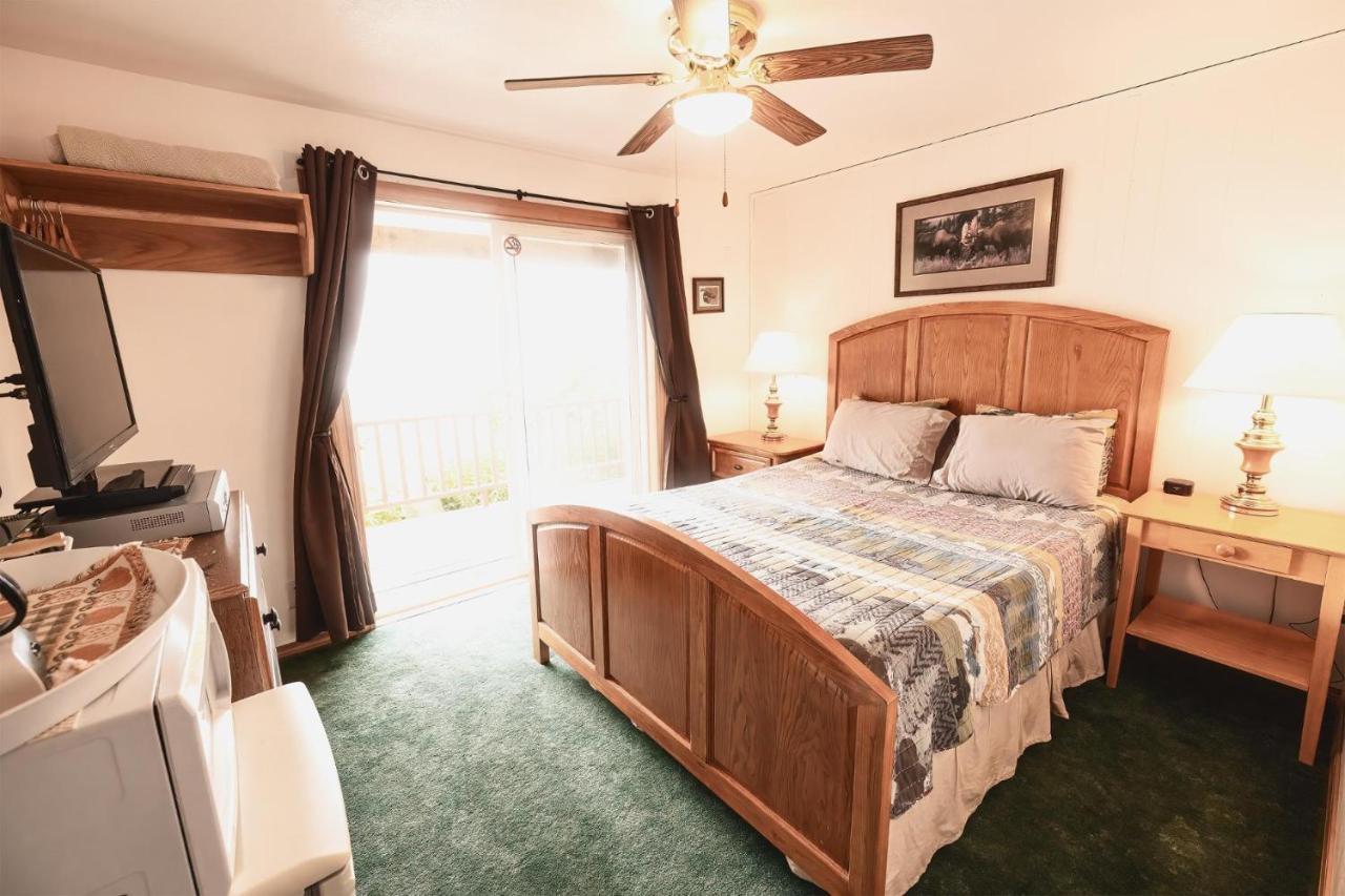 Front Room Lynnview Lodge Haines Bagian luar foto
